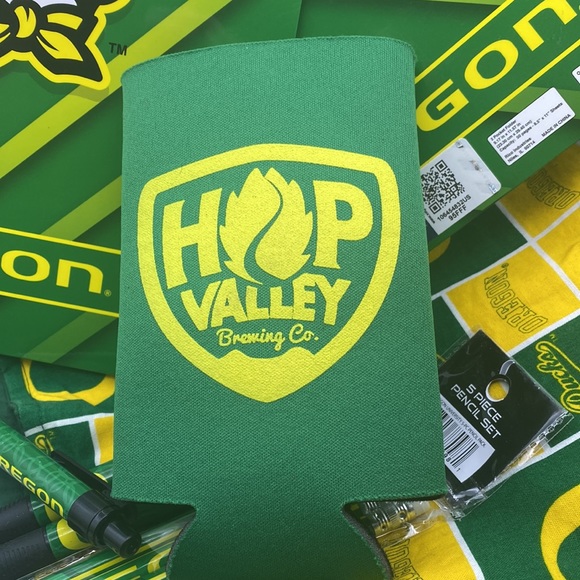 Oregon Ducks handmade cotton tote & 3 pens & 5 pencils & 2 folders 9 x 11 pack - Picture 4 of 15